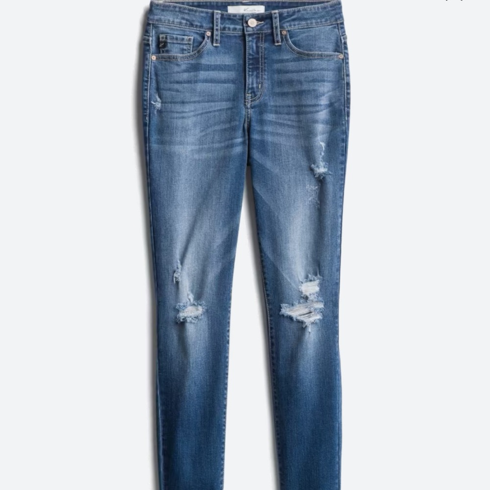 Kan Can Annalise Scissor hemmed distressed jeans 💙